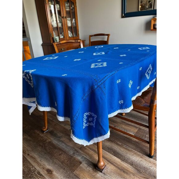 Vintage Royal Blue Linen Tablecloth with White Hand Embroidery & White Lace Trim - Picture 3 of 10
